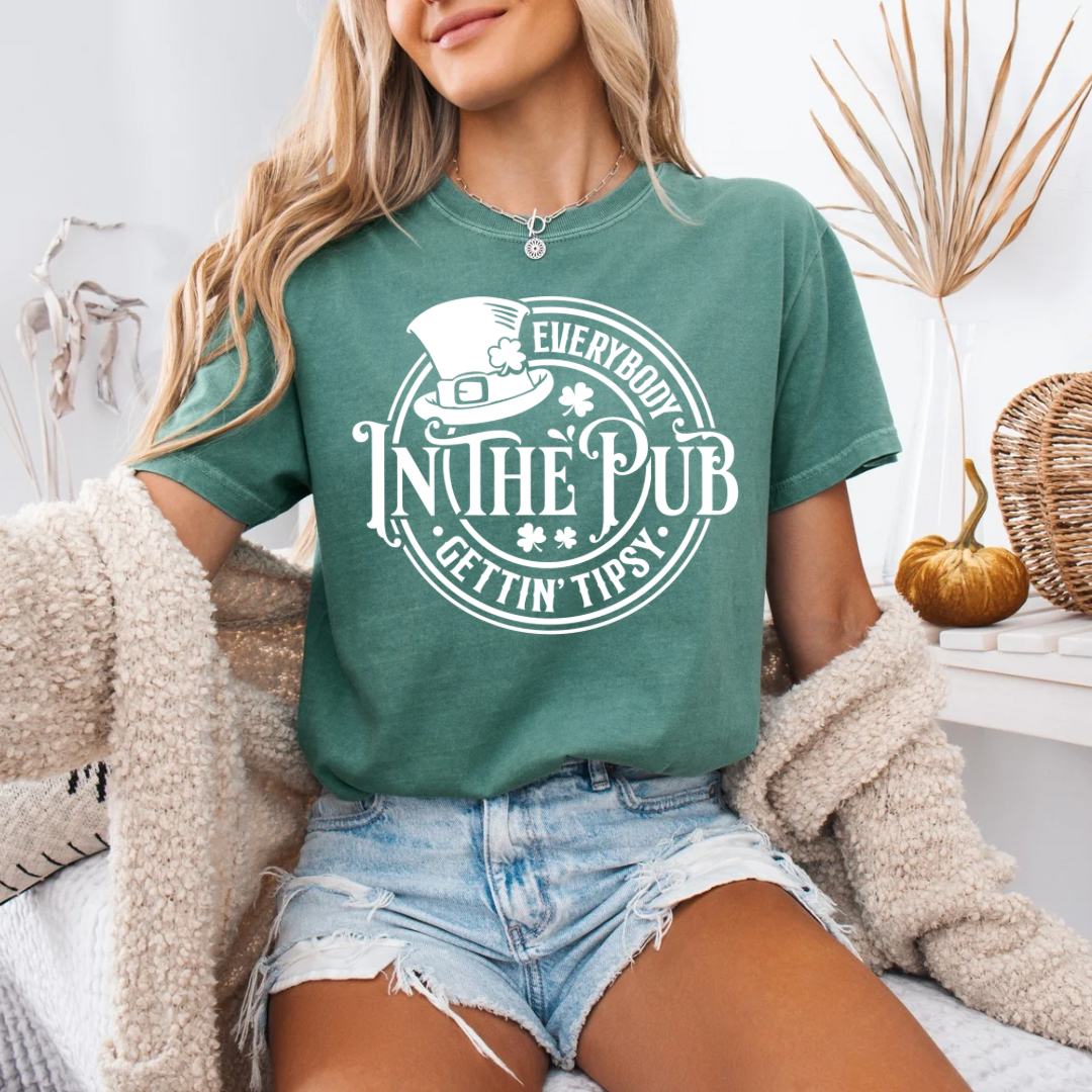 Everybody in the Pub Adult Short Sleeve Tee