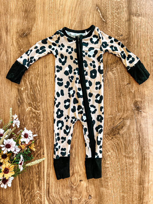 Leopard Bamboo Sleepers (Sizes 0/3M or 18/24M)